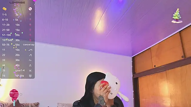 Snapshot of _gaby2 chatting on 11.04.25 gaby2 online show from 11.04.25