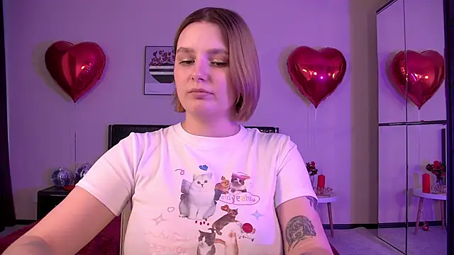 Snapshot of DianeMills chatting on 02.20.25 DianeMills online show from 02.20.25