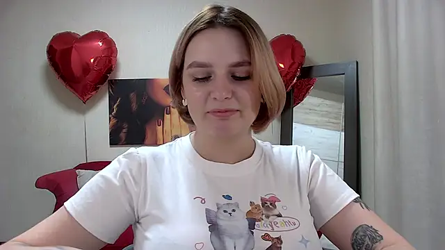 Snapshot of DianeMills chatting on 02.25.25 DianeMills online show from 02.25.25