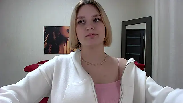 Snapshot of DianeMills chatting on 03.23.25 DianeMills online show from 03.23.25