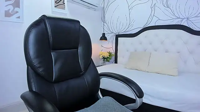 margot smith  online show from 01.31.25