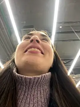 Holly Play online show from 12.23.24