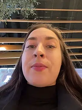 Holly Play online show from 01.23.25