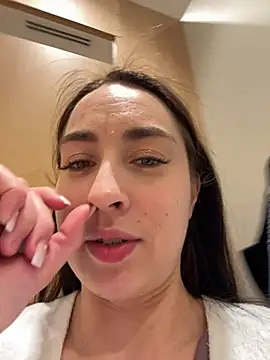 Holly Play online show from 02.19.25