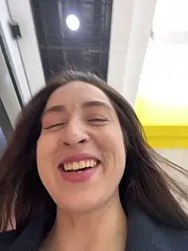 Holly Play online show from 03.14.25