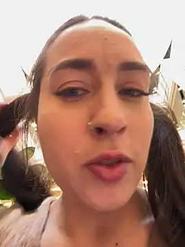 Holly Play online show from 03.22.25