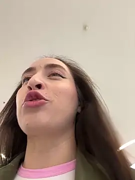 Holly Play online show from 09.25.25