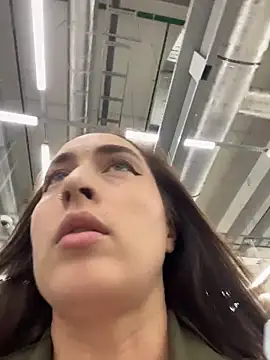 Holly Play online show from 10.03.25