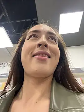 Holly Play online show from 10.24.25