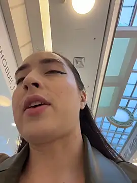 Holly Play online show from 10.26.25