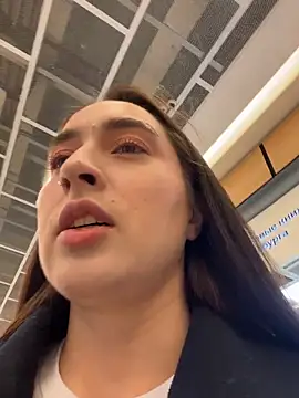 Holly Play online show from 11.17.25