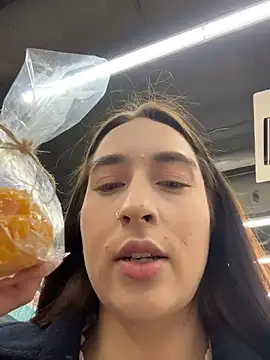 Holly Play online show from 11.30.25