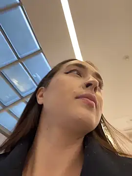 Holly Play online show from 12.15.25