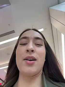 Holly Play online show from 04.13.26