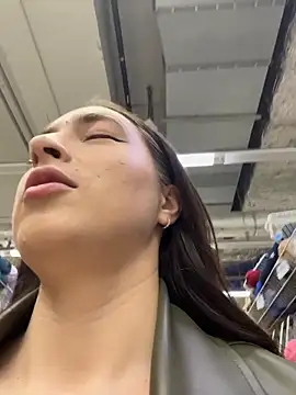 Holly Play online show from 04.15.26