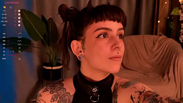 MichaellaMoon online show from 01.10.25