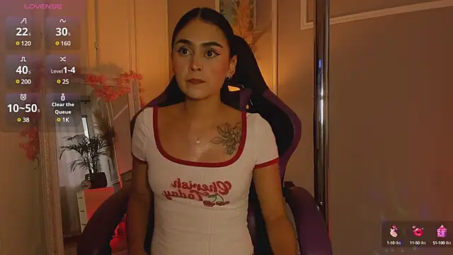 Snapshot of serena_jeyms chatting on 03.05.25 serena jeyms online show from 03.05.25