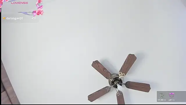 Snapshot of Isa_squirt1 chatting on 12.18.24 Isa squirt1 online show from 12.18.24