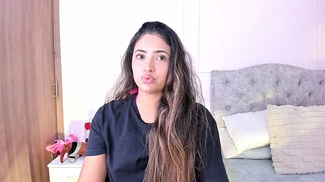 Snapshot of Isa_squirt1 chatting on 12.05.25 Isa squirt1 online show from 12.05.25