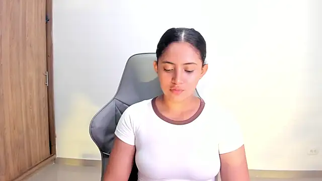 Snapshot of Isa_squirt1 chatting on 03.01.26 Isa squirt1 online show from 03.01.26