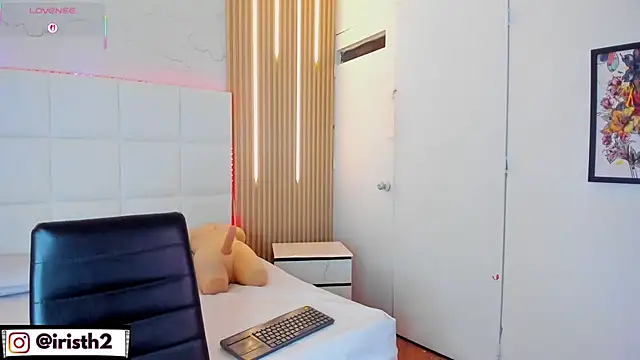 Iris Thompson  online show from 11.11.25