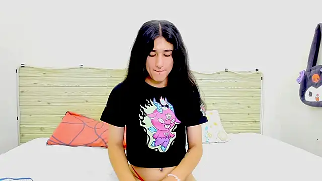 Snapshot of Evil_Queen13 chatting on 02.10.26 Evil Queen13 online show from 02.10.26