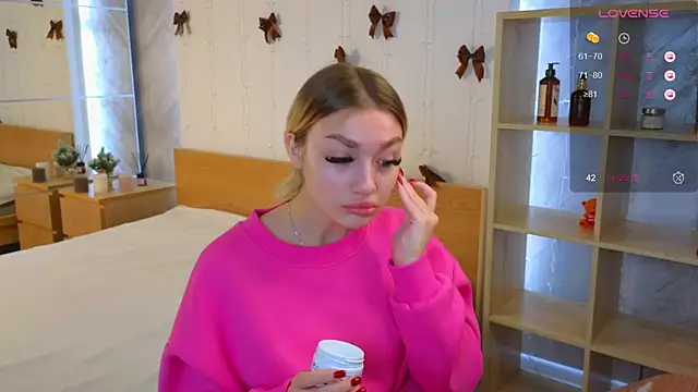 Ella Milla online show from 12.29.24