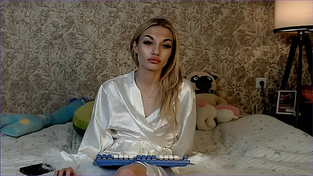 Ella Milla online show from 12.16.25