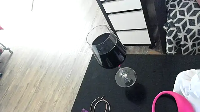 MendiPetite online show from 04.12.26