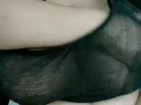 Hugetittiesxx2 online show from 02.12.25