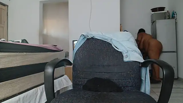 Hugetittiesxx2 online show from 10.21.25