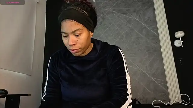 Snapshot of YummyDuooo chatting on 11.23.25 YummyDuooo online show from 11.23.25