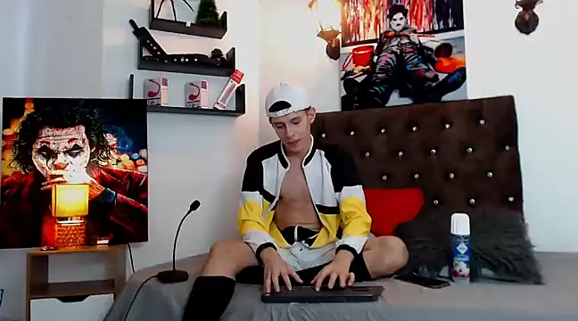 Snapshot of flowers18 chatting on 01.09.25 flowers18 online show from 01.09.25