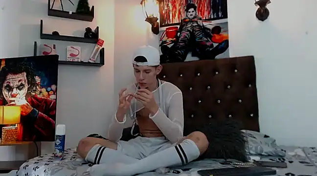 Snapshot of flowers18 chatting on 01.14.25 flowers18 online show from 01.14.25