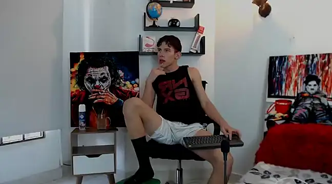 Snapshot of flowers18 chatting on 02.01.25 flowers18 online show from 02.01.25