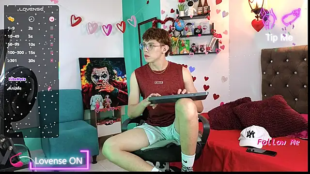 Snapshot of flowers18 chatting on 09.23.25 flowers18 online show from 09.23.25