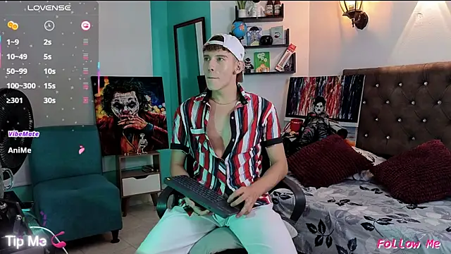 Snapshot of flowers18 chatting on 11.20.25 flowers18 online show from 11.20.25