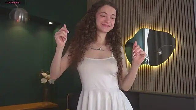 Snapshot of Curly_Moon chatting on 07.07.26 Curly Moon online show from 07.07.26