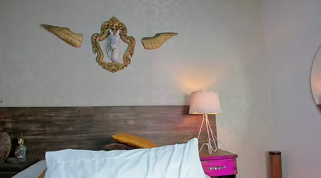 Snapshot of antonhella1 chatting on 12.17.24 antonhella1 online show from 12.17.24