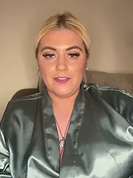 Snapshot of Blondiee3088 chatting on 03.04.25 Blondiee3088 online show from 03.04.25