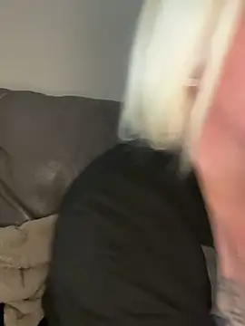 Snapshot of Blondiee3088 chatting on 03.06.25 Blondiee3088 online show from 03.06.25