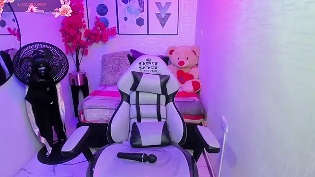 Snapshot of Miia_bela chatting on 01.08.25 Miia bela online show from 01.08.25