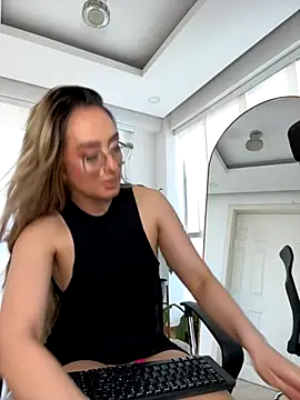 nicollefiorett online show from 10.07.25