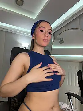 nicollefiorett online show from 10.31.25