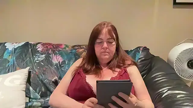 curvy-milf-abbie online show from 04.28.26