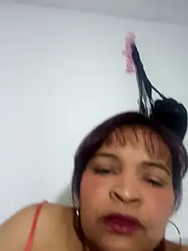 Snapshot of _violetta_- chatting on 10.04.25 violetta - online show from 10.04.25