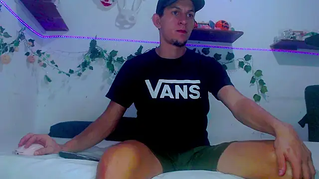 Snapshot of meridandwither chatting on 12.06.24 meridandwither online show from 12.06.24