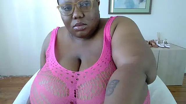 Snapshot of DAIRYBELLELIZxx chatting on 10.25.25 DAIRYBELLELIZxx online show from 10.25.25