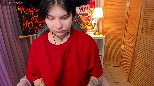 Snapshot of mekurisu chatting on 01.12.25 mekurisu online show from 01.12.25