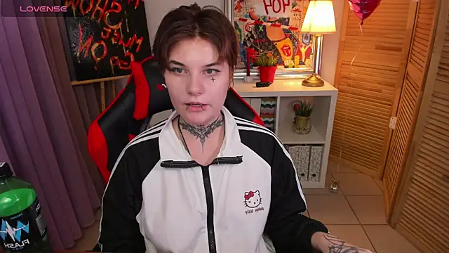 Snapshot of mekurisu chatting on 02.24.25 mekurisu online show from 02.24.25